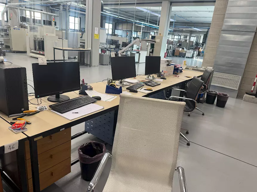 Arredi e macchine elettriche ed elettroniche da ufficio