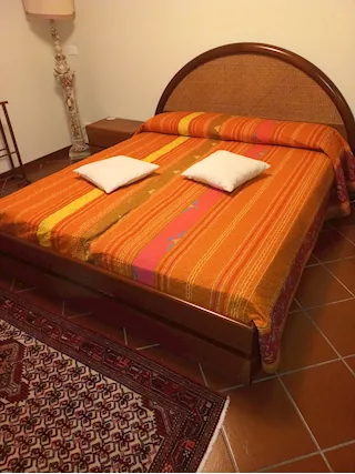 Camera da letto in noce