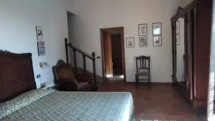 Casale rustico 300 mq + piscina su richiesta