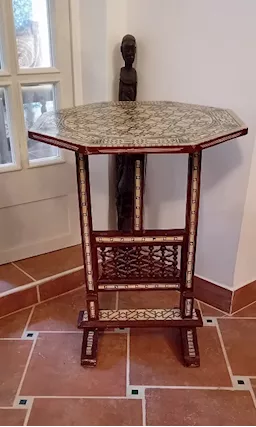 Tavolo pieghevole vintage. Intarsi in madreperla - Foto 2