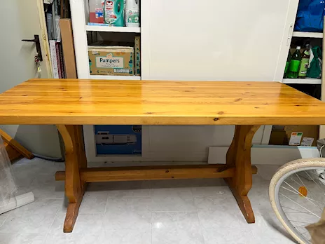 Tavolo sedie e cantinola