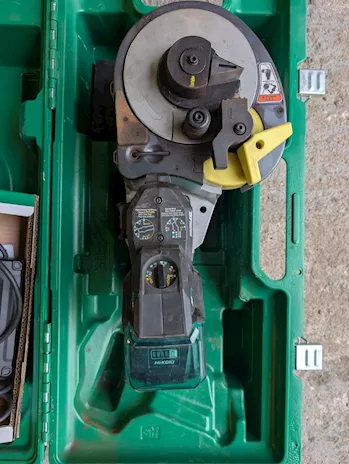 Piega ferro portatile a batteria usata