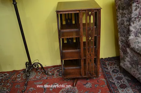 Libreria girevole a tre ripiani stile inglese