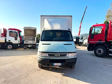 Camion Marca Iveco Daily 35c17 furgone Km 424500 - Foto 2