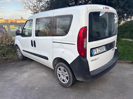 Doblò 5 posti numero 1 diesel 120.000