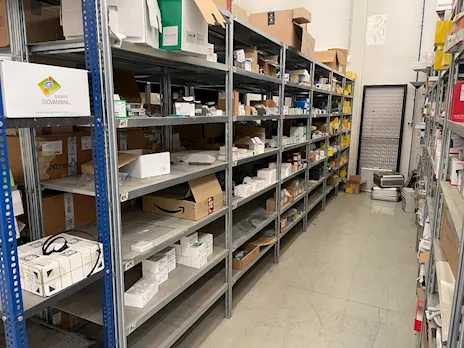 Lotto unico - Stock lampade da tavolo, materiale elettrico