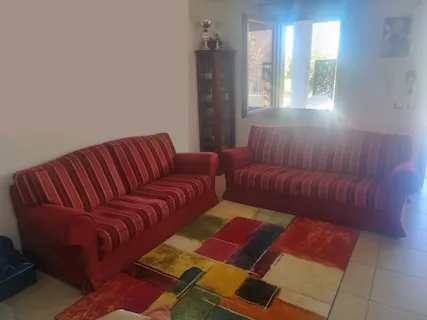 Due divani a tre posti