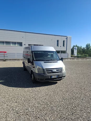 Vendo Ford Transit 16+1 posti Anno 2008 Km 453000 Euro 4, prezzo leggermente trattabile - Anteprima 2