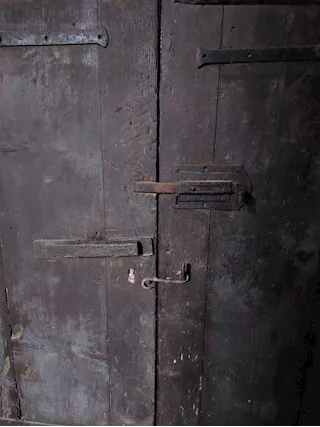Portone in legno doppio, antico, in buone condizioni - Foto 2