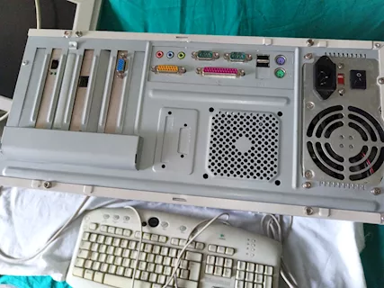 PC e computer completo, LG, monitor, tastiera, mouse - Anteprima 3