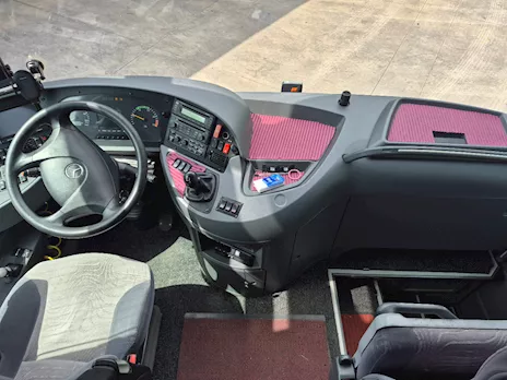 Vendo pullman Marca Mercedes Anno 2014 Km 675000, ottime condizioni - Anteprima 11