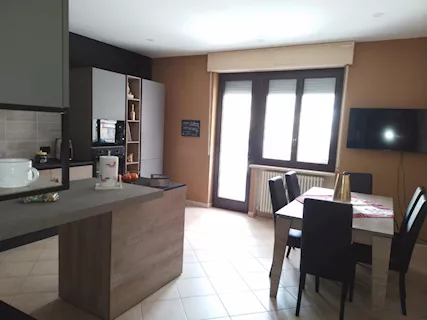 CUCINA COMPLETA CON TAVOLO