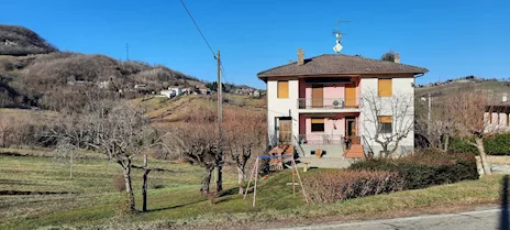 Casa bifamigliare in collina provincia di Parma
