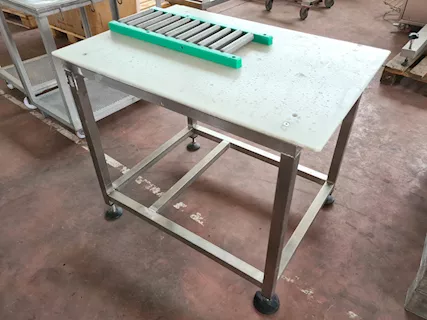 Tavolo in teflon con rulliera usato