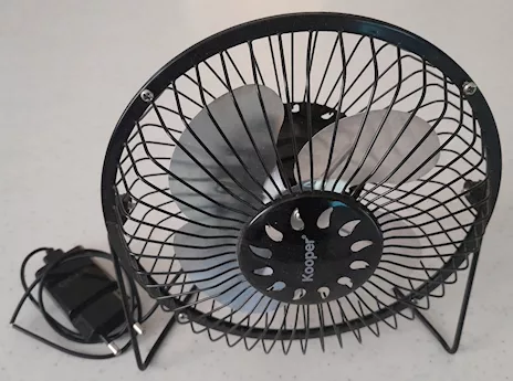 Ventilatore da tavolo con presa USB completo di caricabatteria