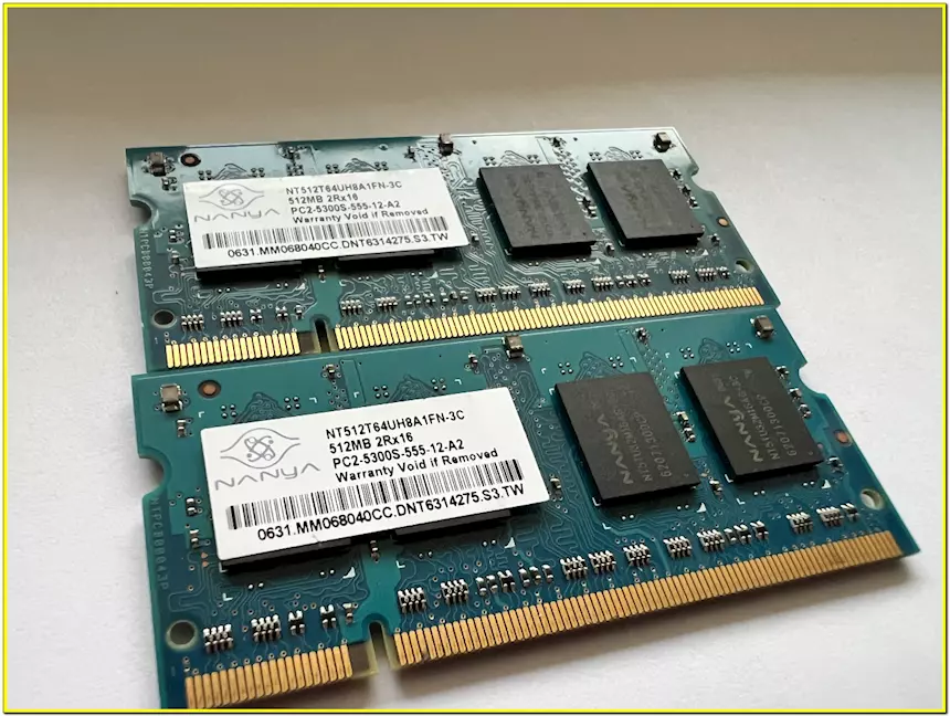Foto 2Memoria RAM SODIMM DDR2 2 x 512Mb Nanya, modello NT512T64UH8A1FN3C