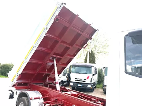 Camion Marca Iveco Eurocargo 60e15 tector ribaltabile Anno 2001 - Anteprima 6