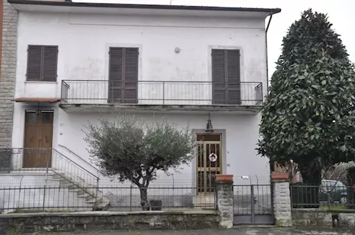 Villetta bifamiliare mq. 130 per 2 appartamenti €. 190.000