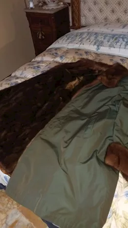 Impermeabile di seta con interno in visone, colore verde, ottimo stato - Anteprima 4