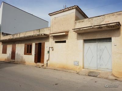Castelvetrano casa ind. con garage e giardino