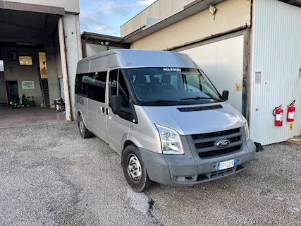 Ford Transit 13 posti con pedana disabili