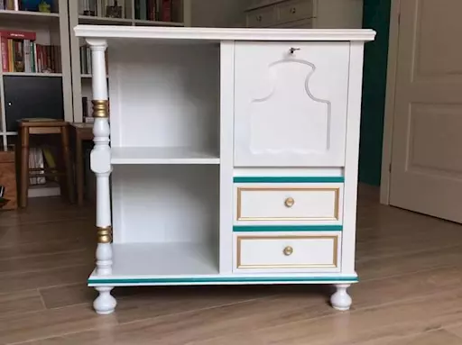 Mobiletto dipinto a mano