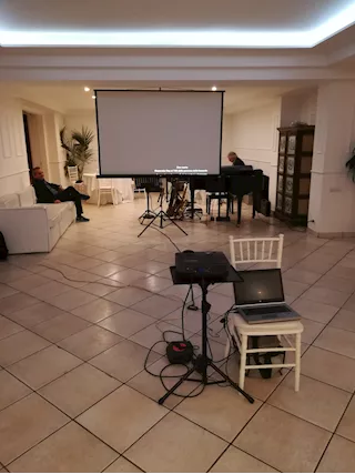 Noleggio Videoproettore con telo per eventi cerimonie