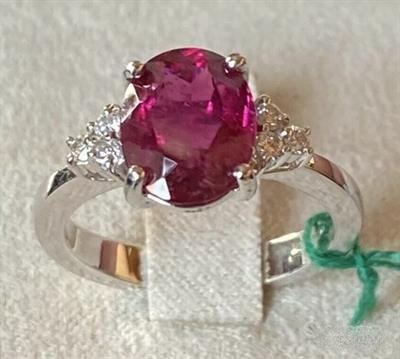 Anello oro 18kt. Con diamanti e tormalina 2,65