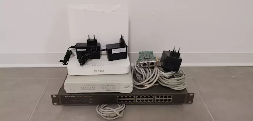 STOCK NETWORKING 2 SWITCH 2 MODEM TIM SCHEDA 2 PORTE