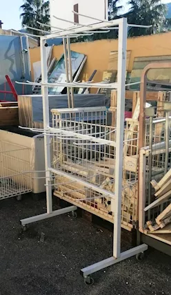 Espositore Totem a Ganci per Ciabatte 2742, colore bianco, in buone condizioni - Foto 3
