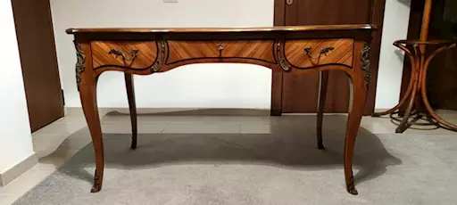 Scrittoio Antico ed EleganteLuigi XV in Noce