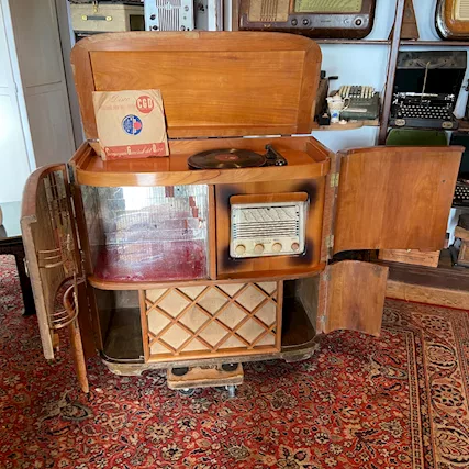 MOBILE RADIO VINTAGE GIRADISCHI ANNI 60 MAGAJA