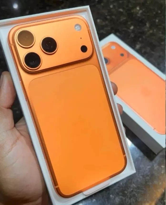Foto 2 IPhone 17 Pro Max da 2 TB, colore Orange Cosmique, in ottime condizioni