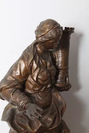 Antica grande scultura in bronzo raffigurante Santa Barbara - Foto 5