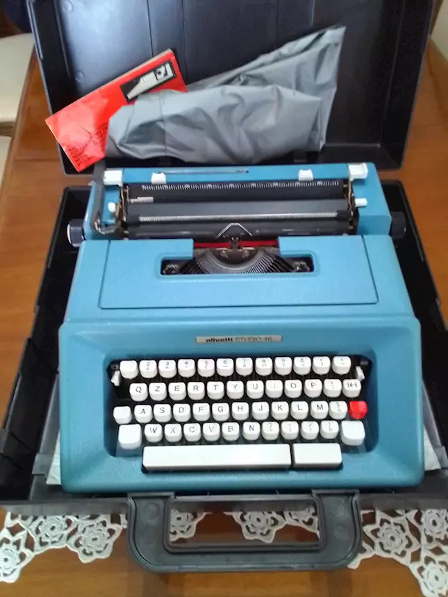 Macchina da scrivere Olivetti Studio 46