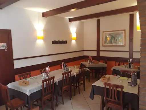 40 M Aziendasi ristorante sul confine