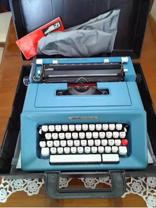 Macchina da scrivere Olivetti Studio 46