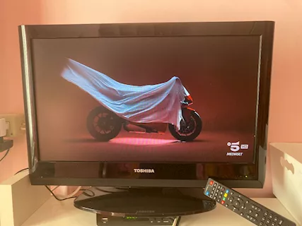 Toshiba 19AV600U 19 720p LCD portatile HDTV