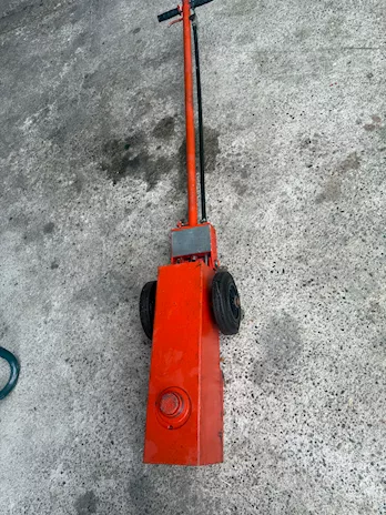 Sollevatore idropneumatico 300 q.li