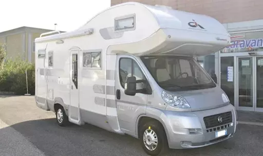 Camper Mansardato Caravans International Riviera Garage