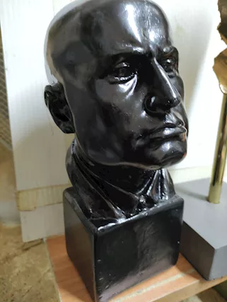Bellissima Statua del Duce nuova.