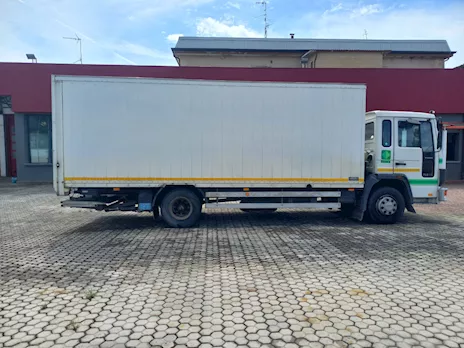 Volvo FL8 per ambulanti Furgone Anno 1995 Km 385954, colore bianco - Foto 4