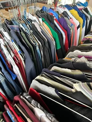 Abbigliamento usato in regalo per ragazzo e ragazza