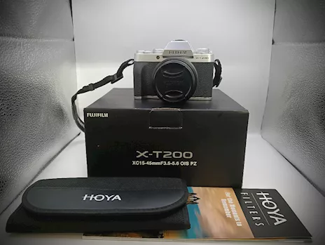 Fujifilm XT200 mirrorless + obiettivo e filtri