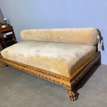 Antico divano chaise longue in noce neorinascimentale 800