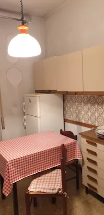 Mobili cucina cassettiera - pensili - tavolo con sedie