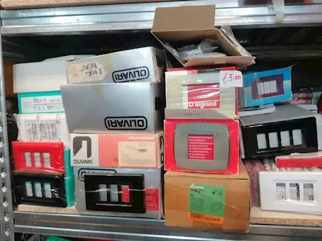 Placche per Prese Elettriche e Interruttori - 24194, tipologia placche singole - Anteprima 2