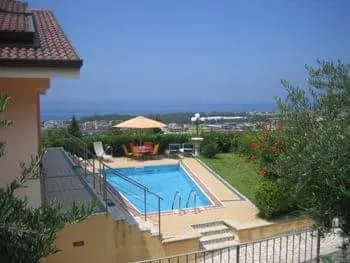 Villa con piscina periodo l'estivo transitorio