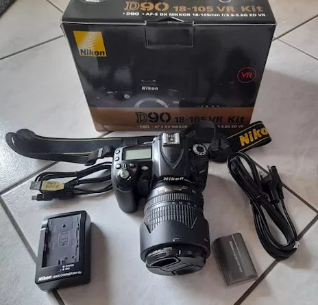 Nikon D90 + Obiettivo 18 - 105 + Accessori - Foto 3