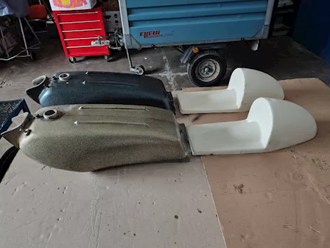 Serbatoio e sellino moto